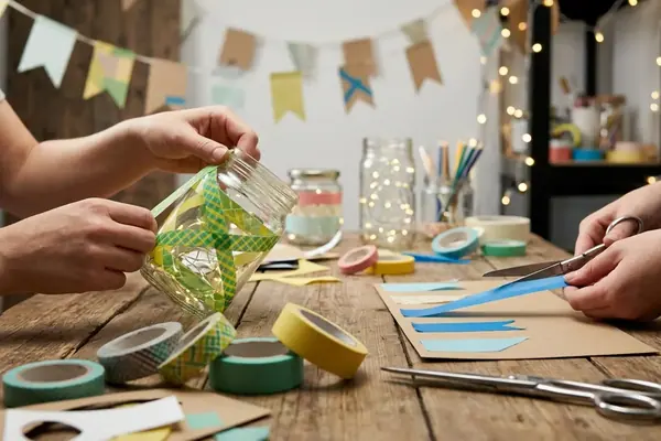 Utiliser le Masking Tape pour une Décoration de Fête Originale